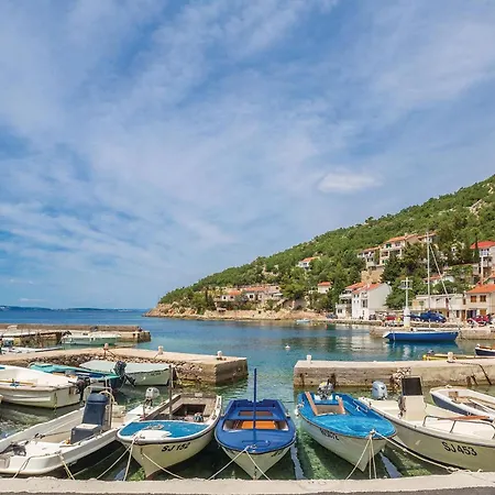 Apartment Stunning Apartment In Starigrad With Wifi *