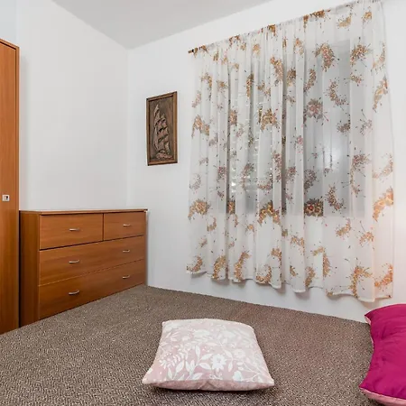 Apartment Stunning Apartment In Starigrad With Wifi