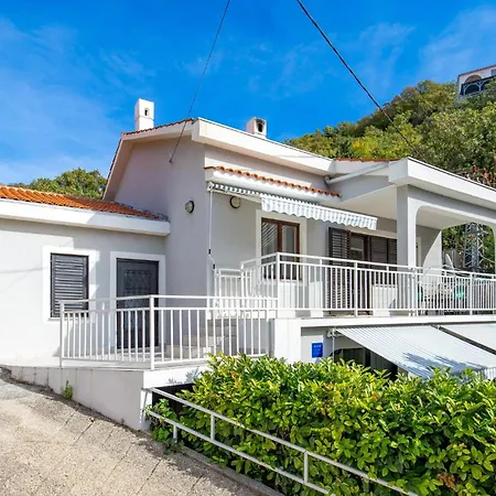 Apartment Stunning Apartment In Starigrad With Wifi *